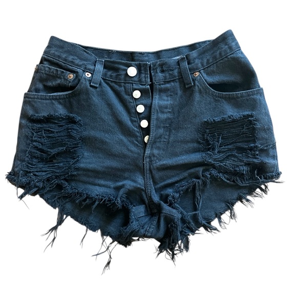 Distressed Levi’s Black Denim Shorts - Picture 1 of 5